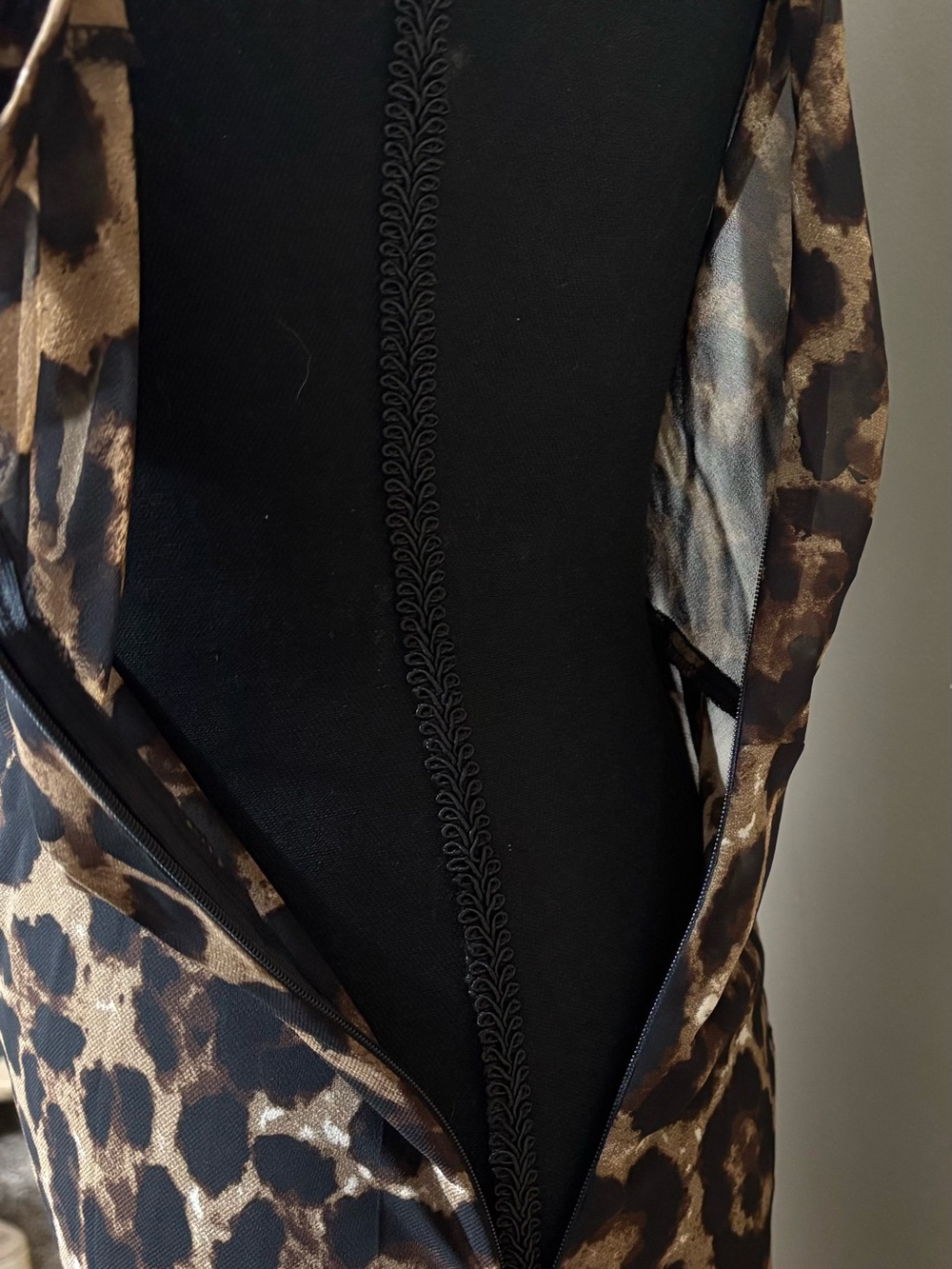 Leopard print asymmetrical off shoulder maxi dress. Size XS. Sheer fabric. New. - Picture 9 of 16
